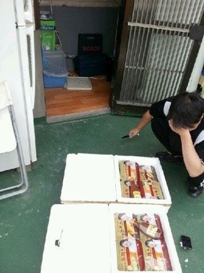 
	��Ǯ, ���������� ��� ���� �ް� ����..'��� �ž�?'
