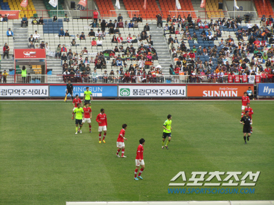 
	�޺λ� Ư���� ���ļ����. ��� ���ݽÿ� �������� ���̺������ ���������Ѵ�. 11�� ���������� ���� ������ ������ũ�ϰ� �ִ� �λ��� �������. 


