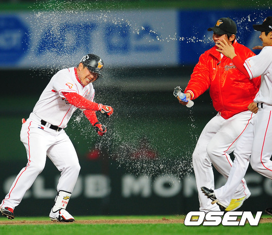 
	'���ٿ� ���� ������' SK, ��ȭ ���� 1-0 �Ž�
