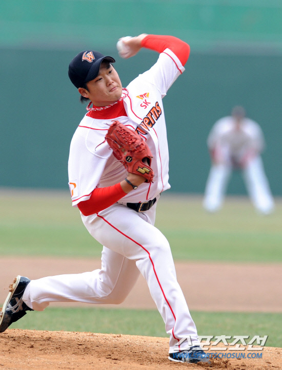 
	SK �������� ���� 3�� 30�� �λ���� �ù���⼭ ���߷� ���� �����ϴ� ���. �������� 14�� 1���� ��ϵƴ�. ��õ=������ ���� songs@sportschosun.com/2012.3.30


