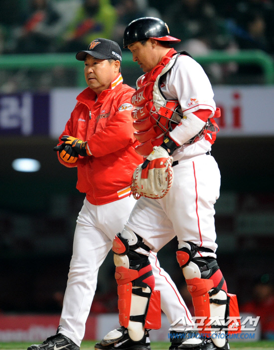 
	SK �̸��� ������ ������ü�� ���� ���μ��� �Բ� ������ �ɾ�� �ִ�.  ��õ=���� ���� wook@sportschosun.com


