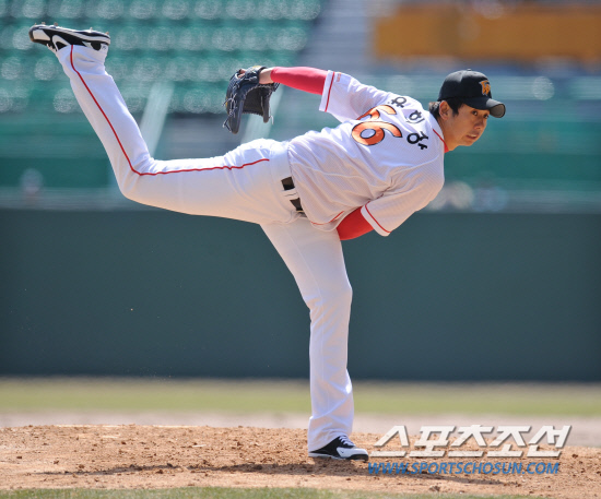 
	SK ������� 14�� ��ȭ���� 6�̴� �������� ����ϸ� ���� 1��0�¸��� �̲��� ���� 2��°�� ì���. ���� ���� kyungmin@sportschosun.com 


