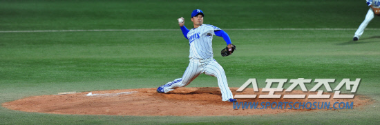 
	14�� ���� �뱸 �ùα��忡�� 2012 ���ξ߱� �ؼ��� �Ｚ�� ��Ⱑ ���ȴ�. 9ȸ�� ������ �Ｚ ����ȯ�� �ؼ� Ÿ�ڵ��� ���� ������ ���� ������ �ִ�.  �뱸=���� ���� kyungmin@sportschosun.com / 2012.04.14.


