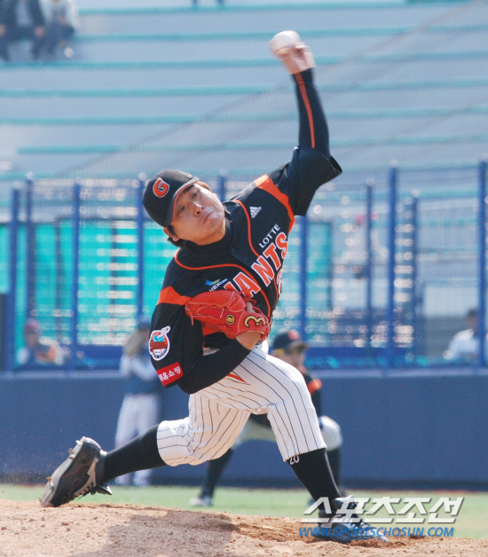 
	�Ե� �̽�ȣ�� 15�� ���걸�忡�� ���� NC���� ǻó������ ��⿡ ������ �����ϰ� �ִ�. ��������=������ �����(���������� Į���Ͻ�Ʈ)


