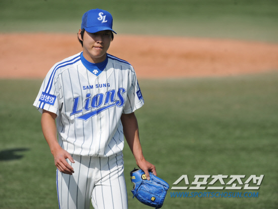 
	15�� ���� �뱸 �ùα��忡�� 2012 ���ξ߱� �ؼ��� �Ｚ�� ��Ⱑ ���ȴ�. 3ȸ�� ����Ȩ���� ������ Ȩ�� �ι����� 5������ �Ｚ �������� �������� ���ƿ����� ���ϰ� �ִ�.  �뱸=���� ���� kyungmin@sportschosun.com 


