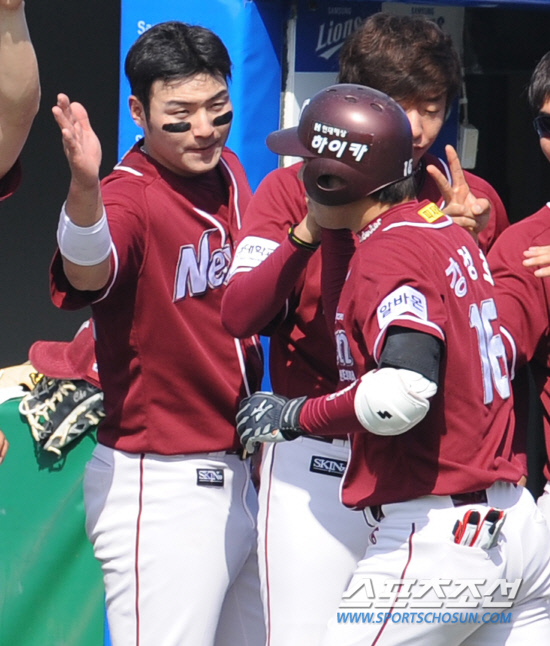 
	��15�� �뱸���弭 ���� �Ｚ-�ؼ������� �ؼ� ���ݼ� ����ȣ�� 3ȸ �ַ�Ȩ���� ģ �� ���� Ÿ������ �������� ������ ���� �ں�ȣ�� �������̺긦 �ϰ� �ִ�. �뱸=���� ���� kyungmin@sportschosun.com


