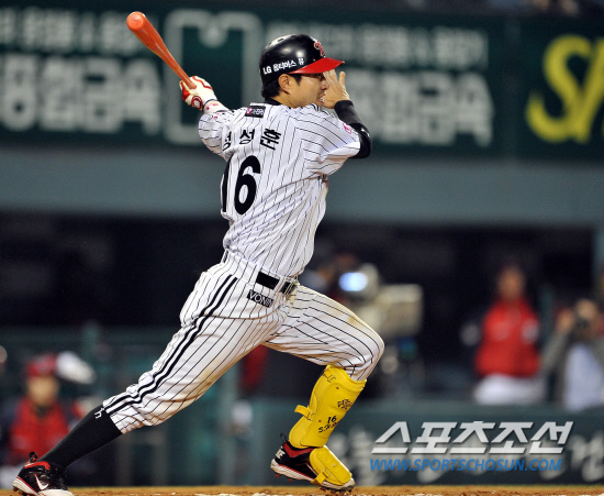 
	���ξ߱� LG�� KIA�� ��Ⱑ 13�� ���� ��Ǿ߱��忡�� ��������. �������� 6ȸ�� ���� ���� 2Ÿ�� ���� ����Ÿ�� ������ �ִ�. �������� ���� 3Ÿ�� 3��Ÿ�� �����.

���=���ؿ� ���� noodle@sportschosun.com/2012.04.13/


