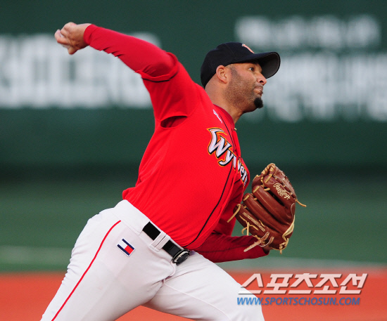 
	SK ����� 11�� �� �ؼ�����  ������ ���� ������ ���. ������� �̳� ���� ���� ����� ���� �ʾ� �ᱹ 16�� ��Ʈ������ ���ܵƴ�. ��=����� ���� cjg@sportschosun.com


