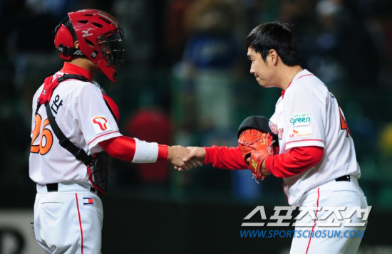 
	�ڰ�ϰ� �������� ���� 2010�� �ѱ��ø�� ��⸦ ��ģ �� �Ǽ��ϴ� ���. ���� 16�� �ؼ����� ǻó�����׿� ������ ������ 1�� ���� ���ɼ��� ������. ����������DB


