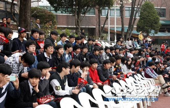 
	�޿��л����� �׶��忡�� ���� ���� ���л����� �����Ѵ�. ��û�� �߰ſ� �������� ���ƴ�. ���������� ������� ǳ���̴�.  


