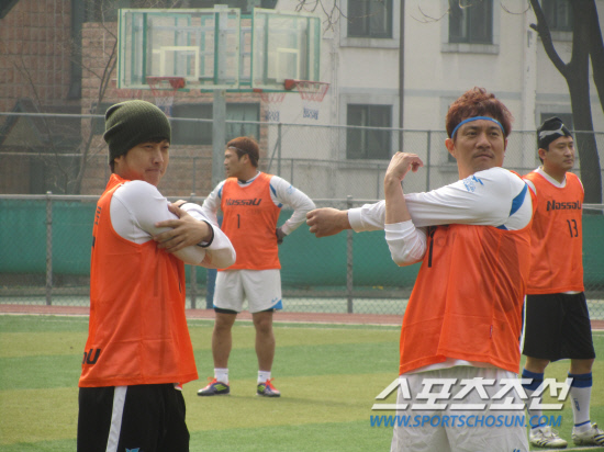 
	�����ư� �輺���� ��⸦ �յΰ� ���� Ǯ�� �ִ�. 


