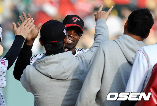 
	����� ����, "����, ���̴�ĭ ��Ÿ�� �ƴϴ�"
