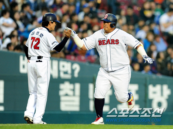 
	�λ� ���ؼ��� 1ȸ 3��Ȩ���� �Ͷ߸� �� ���ȣ 3����ġ�� �������̺긦 �ϸ� Ȩ���� ������ �ִ�. ���=������ ���� rainmaker@sportschosun.com


