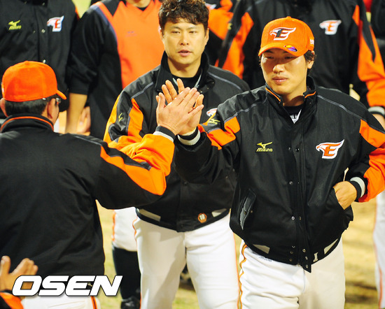 
	'���Ÿ' �强ȣ, "�±ա����� ������ ��Ƴ����µ� ����"
