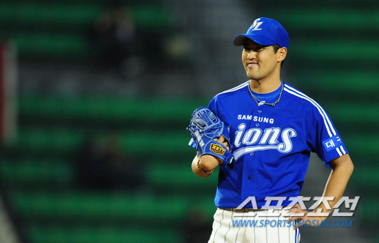 
	�Ｚ ������� 1ȸ �λ� ���ؼ����� 3��Ȩ���� ���°� ��Ż�� ǥ���� ���� �ִ�. ���=������ ���� rainmaker@sportschosun.com


