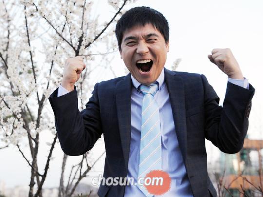 
	��� ��â���� 15�� ��� ���� �� ���ǽ��� �α� �Կ��忡�� ȣ���ϰ� ������ ��� ���ߴ�. �״� 21�� ù ��� �Ǵ� TV���� �� �ָ���󸶡���������롯�� �ֿ��� �þ� 20���� ���� ������� �����ߴ�. /������ ���� foru82@chosun.com
