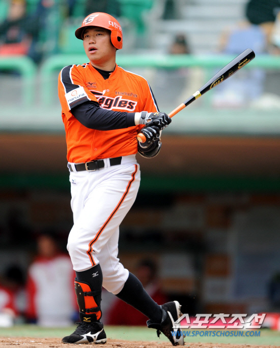 
	SK�� ��ȭ�� 2012 ���ξ߱� �ù���Ⱑ 27�� ��õ ���б��忡�� ���ȴ�. ������ ��ȭ ������.

��õ=���� ���� wook@sportschosun.com/2012.03.27/


