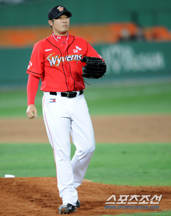 
	SK �Ӱ���� 8ȸ�� 1��� �������� ���� �� ���� �ٽ� �ް� �ִ�. ���߼����� ������� '��'�� ��������� �ʾҴ�. �λ�=���� ���� wook@sportschosun.com


