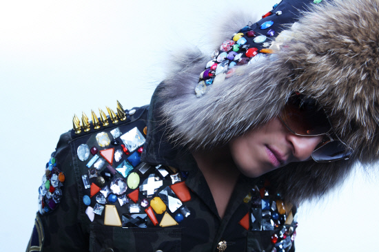 
	MC�������۰� 3�� ���� �Ĺ��� �˷ȴ�. ���� 6�� 'Ǯ Ÿ��'�� �λ��� �ο��� ������ �� 20���� ����. Ư�� Ÿ��Ʋ�� '�� �� �־�'�� 'Ǫ�� ��'�� ���� ������Ʈ �������� �۾��� �α���� ���̴�. ��������=�������ۻ���


