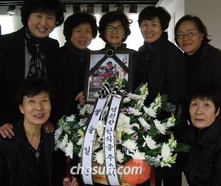 
	���� 16�Ⱓ ���ų��� Ȳ�� �Ҿƹ����� �����ƿ� �簡�����确�������� �Ҿƹ����� ��ʽ� �� ������ ��ȭ�� �ٱ��ϸ� ��� ������ ���� ���� �߳��ߴ�. /������ ���� kam@chosun.com
