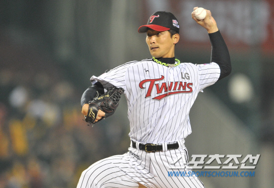 
	���ξ߱� LG�� KIA�� ��Ⱑ 13�� ���� ��Ǿ߱��忡�� ��������. �������� 9ȸ ������ ������ ���� ������ �ִ�. �������� 814��� �������� ���� ������� �ִ����� �ű���� �޼��ߴ�. 

���=���ؿ� ���� noodle@sportschosun.com/2012.04.13/


