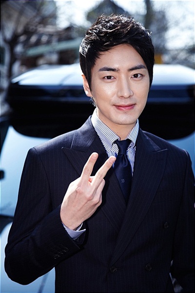 
	������, "�ȳ��ϼ���. �ɰ� '��Ʈ����' �Դϴ�"
