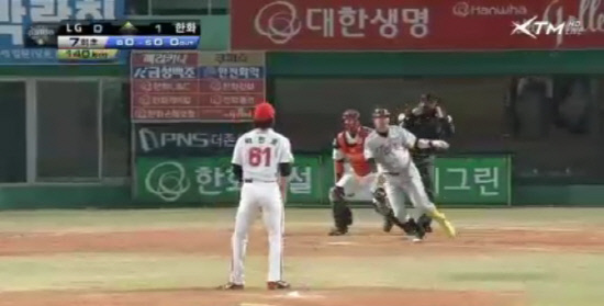 
	�� ��� �״�� ����ȣ�� ���� ������ �ɾ���� ���̴�. 18�� LG �����ƿ��� 2��Ȩ���� ���� ��, ����ȣ�� Ÿ���� Ȯ������ �ʾҴ�. �´� ����, �̹� Ȩ������ �����߱� �����̴�.  ����=XTM �߰�ȭ�� ĸó


