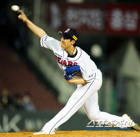 
	�λ� �̿����� 18�� ��� �Ｚ������ �ֹ����� ��ũ���� ���� 6���� �������� �¸������� �ƴ�. ���=������ ���� rainmaker@sportschosun.com


