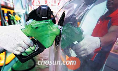 
	���ΰ� �⸧�� ��å�� ������ 19�� ���� ������ �� �����ҿ��� ������ �⸧�� �ְ� �ִ�. ���������� �̳� ��å�����δ� �ֹ��� ������ ���߱⿣ �������̶�� �����ߴ�. /������ ���� heon@chosun.com
