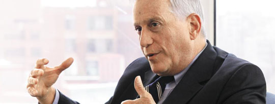 
	�ڽ��� ��ǥ�� �ִ� �ƽ��� �����ҿ��� ���ͺ信 ���ϰ� �ִ� ���� �����۽�. �״� '����� ���⸦ ���ٸ� �������� �ñ�ڴ���' �� ������ '���� ���� �̾߱⸦ ���� ����� �� ������
���� �� �̾߱⸦ �� ��ŭ ����ִ� ����� �ƴϴ�' ��� �ߴ�. / ������DC=���¿� ��������
