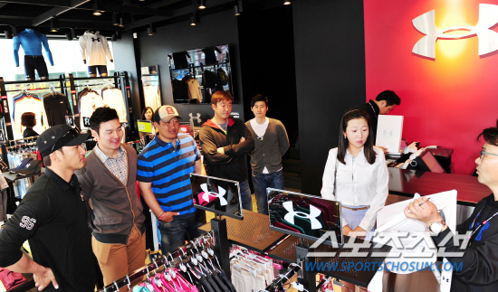 
	�������귣�� '����Ƹ�'�� ���� ������ ���� ��簡 ���ξ߱� ���� ���ñ�, �ں�ȣ, ���μ�, �Ӱ��, ���ǵ彺������ �̰���, ���ΰ��� �����(�̻� ���ʺ���) �� ���� ������ ��Ÿ���� ������ ��� 20�� ���� ���������� ���ȴ�. '����Ƹ�'�� ��ɼ� ����������� �̱� ��� ������ �α⸦ ������ �ִ� �۷ι� �귣���.

���������� rainmaker@sportschosun.com


