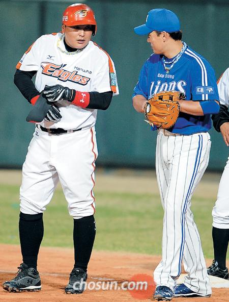 
	'�' '�� �ƾ�' �������� ������ �Ϻ����� ���ƿ� �� ������ 20�� û�ֱ��忡�� ���� ���� �� ó������ ������. 4ȸ�� 1�� ��Ȳ���� ������Ÿ�� ġ�� ���� ��ȭ ���±�(����)�� �Ｚ 1��� �̽¿��� �̾߱⸦ ������ �ִ�. /���� ����
