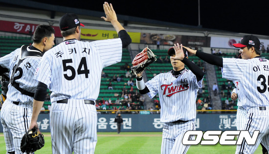 
	���� LG ����, �����Ʒ� ����� �����ǰ� �ִ�
