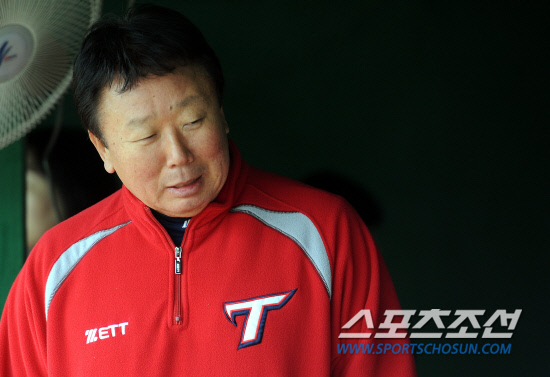 
	22�� ���� ����߱��忡�� ���� ���ξ߱� KIA�� �Ե��� ��Ⱑ ��õ���� ��ҵƴ�. ������ ������ �������� �̾߱⸦ ������ �ִ�.

����=���ؿ� ���� noodle@sportschosun.com/2012.04.22/


