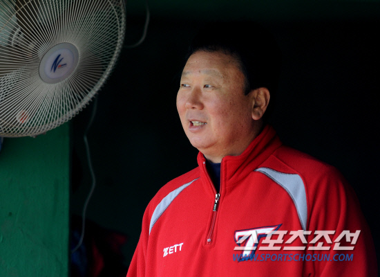 
	22�� ���� ����߱��忡�� ���� ���ξ߱� KIA�� �Ե��� ��Ⱑ ��õ���� ��ҵƴ�. ������ ������ �������� �̾߱⸦ ������ �ִ�.

����=���ؿ� ���� noodle@sportschosun.com/2012.04.22/


