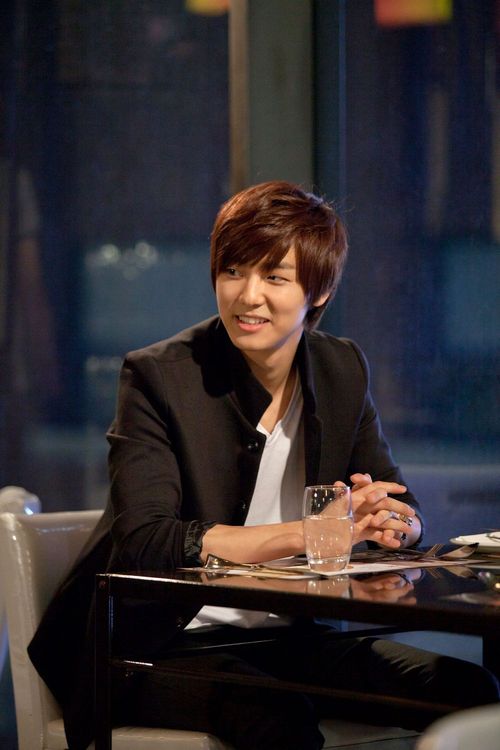 
	'�ձ���' ������, �Ϳ�̿� �ȹ���Ż ����..�߸��� '���߸ŷ�'
