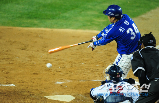 
	  �λ�� �Ｚ�� 2012 ���ξ߱� ��Ⱑ 18�� ��� �߱��忡�� ���� ����. �Ｚ 4��Ÿ�� �����찡 6ȸ�� 2�� 1�翡�� �꽺�� ������ ���ϰ� �ִ�.  ���=������ ���� rainmaker@sportschosun.com


