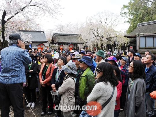 
	���� 341���� ������ ��29ȸ �Ϻ� ���� �ѹ����硯 Ž��� 552���� �Ϻ��� ã�Ҵ�. Ž����� ���� ����� �Ż翡�� �ս�ö ����(�� ����)�� ������ ��� �ִ�. /���⺴ ���� gibong@chosun.com
