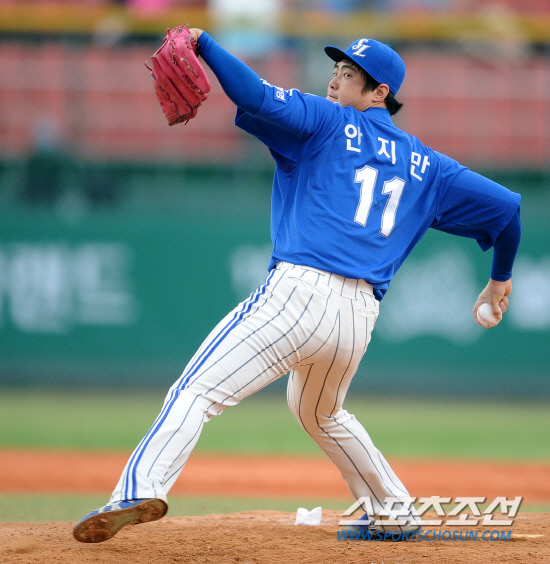 
	��ȭ�� �Ｚ�� �ָ� 3���� �������� ��Ⱑ 22�� û�ֱ��忡�� ���ȴ�. �Ｚ �������� �����ϰ� �ִ�.

û��=���� ���� wook@sportschosun.com


