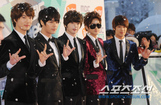 
	�ֹ��� ���� deer@sportschosun.com


