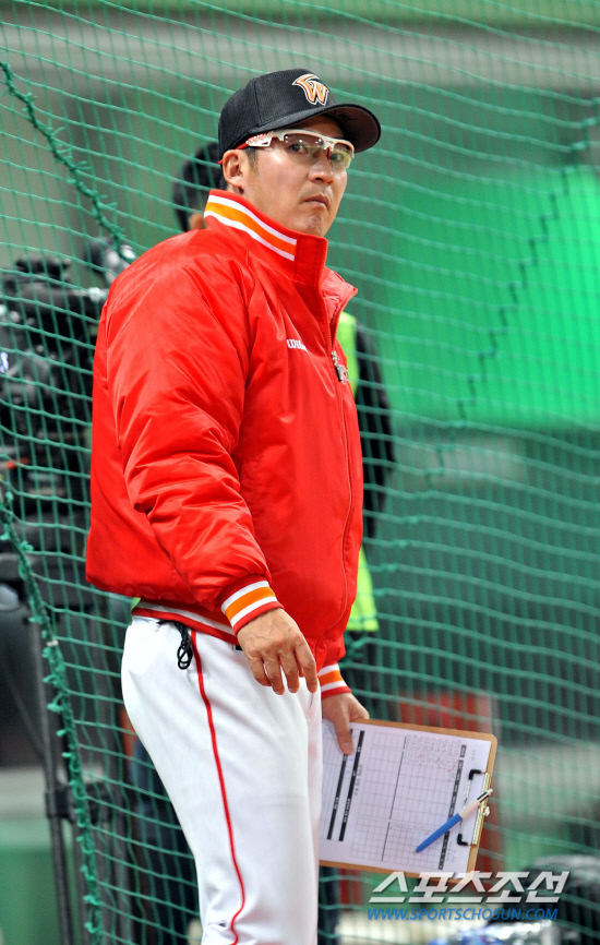 
	SK �ְ�ȯ Ÿ����ġ�� 24�� ��õ �λ������� ������� �а� ���Դ�. ��õ=���ؿ� ���� noodle@sportschosun.com


