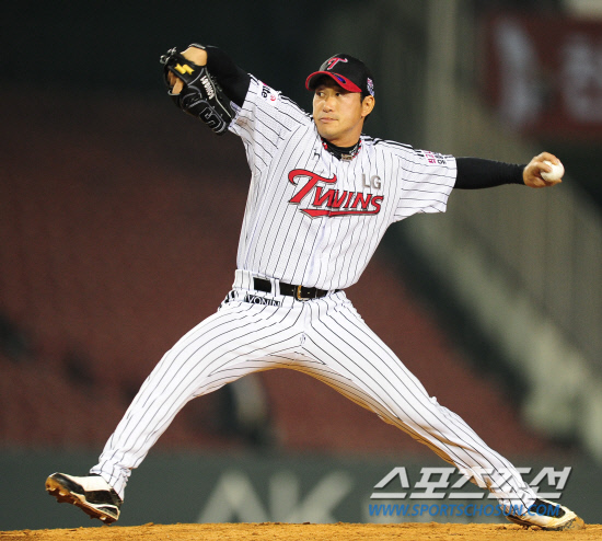 
	24�� ��Ǳ��忡�� ������ LG-�ؼ���. 5ȸ �ι�° ������ ������ ���߱��� ���� ���. ���=������ ���� rainmaker@sportschosun.com


