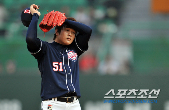 
	�λ� �������� 4ȸ�� �� ������ �ַ����� ���� �� �ƽ����ϴ� ǥ���� ���� �ִ�. �׷��� �������� ���̻� �� ����� ������ �ʾҴ�. 6�̴� 1��Ÿ 1�������� 3��°�� ì���. ��õ=���ؿ� ���� noodle@sportschosun.com


