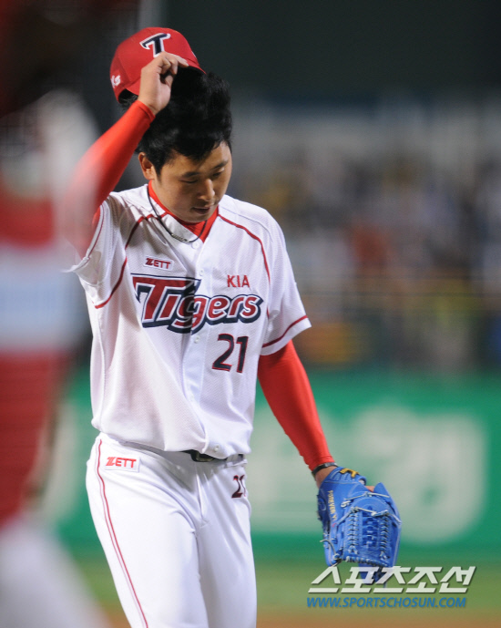 
	24�� ���� ���� ����忡�� 2012 ���ξ߱� ��ȭ�� KIA�� ��Ⱑ ���ȴ�. KIA �������� �������� 4ȸ�� 3���� �� �� ���ڸ� ���� �ִ�.

����=���� ���� kyungmin@sportschosun.com / 2012.04.24.


