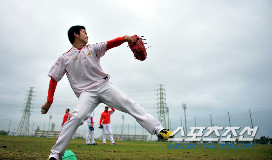 
	KIA�� SK�� ������Ⱑ 24�� ��Ű���� ���ð��� ���忡�� ���ȴ�. �������� �Ʒ��� �ϰ� �ִ�. ��Ű����(�Ϻ�)=���ؿ� ���� noodle@sportschosun.com


