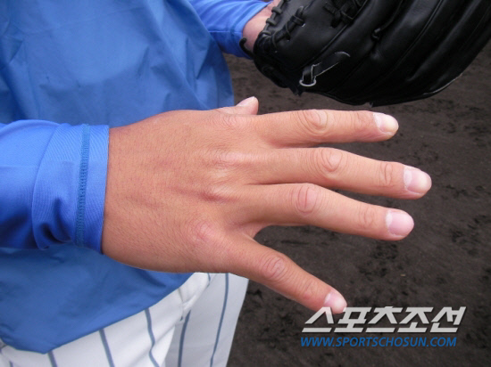 
	�Ｚ ����ȯ�� ���̴�. �ְ��� �����н�Ʈ���� �Ѹ��� ���� ���� �׷��� ��ũ���̳� ü������ó�� �������� ������ ������ �������� �Ÿ��� �ִ�.  ���������� DB


