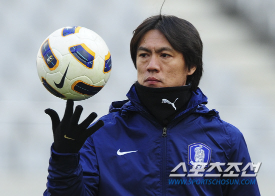 
	7ȸ ���� �ø��� ���� ������ Ȯ������ 'ȫ����ȣ'�� 14�� ������ 2012�����ø��� �ƽþ����� �������� īŸ������ �������� �յΰ� 13�� ���� ��Ͽ����Ű���忡�� �Ʒ��� �ߴ�. ȫ���� ������ ������ ǥ������ ���� ������ �ִ�. 

���=����� ���� cjg@sportschosun/2012.03.13/


