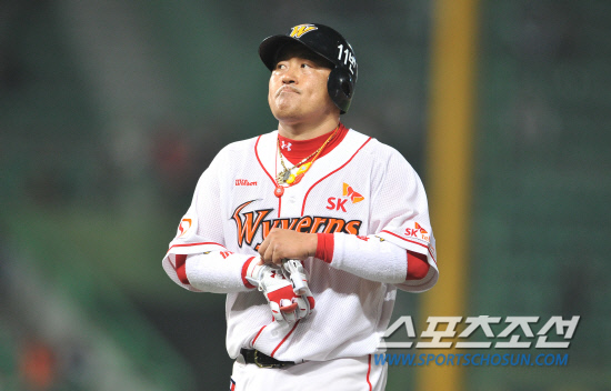 
	SK ���μ��� 24�� ��õ �λ��� 5ȸ�� 1�� 1,2�� �������� �����ö��̶� 2�翡�� �ַ�縦 �� �� ������ ǥ���� ���� �ִ�. ���μ��� �� �÷��̸� ���� �� �־��� �÷��̿��ٰ� �ߴ�. ��õ=���ؿ� ���� noodle@sportschosun.com


