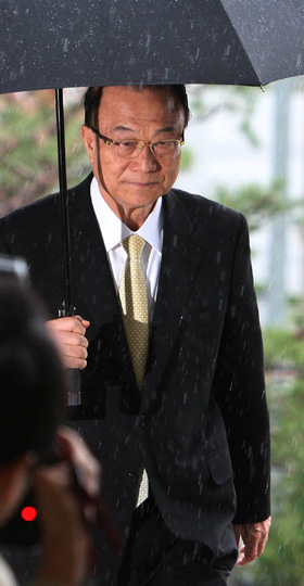 
	�Ρ��㰡 ûŹ �κ� �������� 5����� ���� ���Ǹ� �ް� �ִ� �ֽ��� �� �������������� 25�� ��� �߼��� ���縦 �ޱ� ���� ���� ���ʵ� ��� û��� ���� �ִ�. /������ ���� ojc1979@chosun.com
