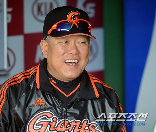 
	22�� ���� ����߱��忡�� ���� ���ξ߱� KIA�� �Ե��� ��Ⱑ ��õ���� ��ҵƴ�. ���ȣ ������ �������� �̾߱⸦ ������ �ִ�.

����=���ؿ� ���� noodle@sportschosun.com/2012.04.22/


